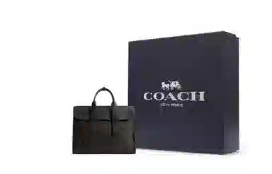 COACH Gotham 39
