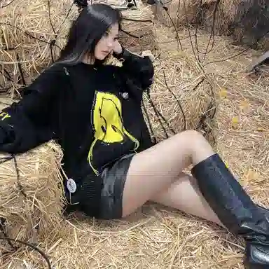 13 DEMARZO x SMILEY Logo