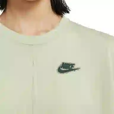 Nike Sportswear LogoT