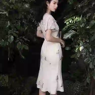 槿爷东方 刺绣胸口镂空设计新式改良旗袍鱼尾短袖连衣裙 女款 米色