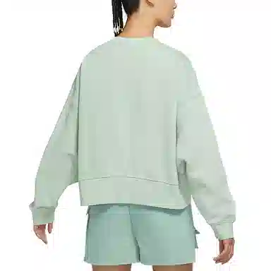 Nike Sportswear Collection Essentials Logo