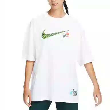 Nike Sportswear Swoosh T