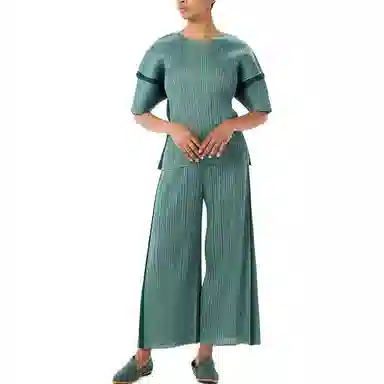 PLEATS PLEASE ISSEY MIYAKE FW22