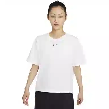 Nike Sportswear Essential Boxy LogoT