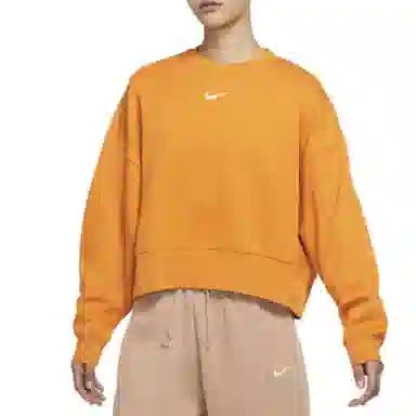 Nike Sportswear Collection Essentials Logo