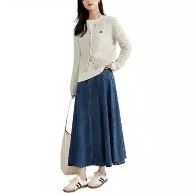 茵曼 休闲圆领单排扣长袖针织衫 女款