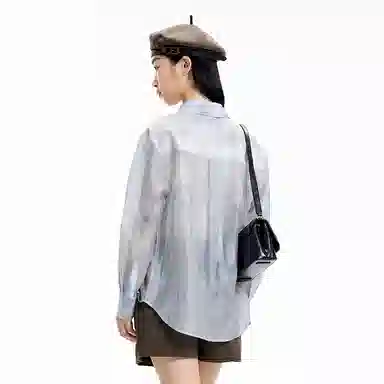 太平鸟 晕染衬衫 女款 蓝色纹样