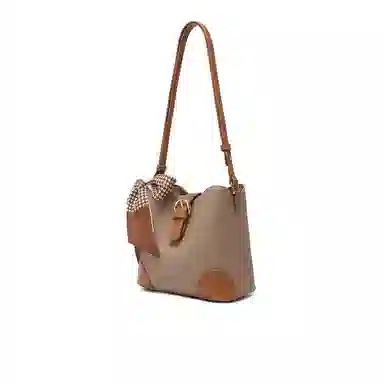 稻草人 简约百搭撞色蝴蝶结丝巾装饰 聚氨酯革 斜挎包 女款 卡其/米白