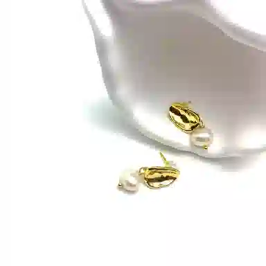 925