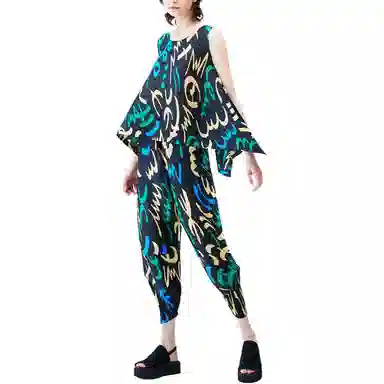 PLEATS PLEASE ISSEY MIYAKE