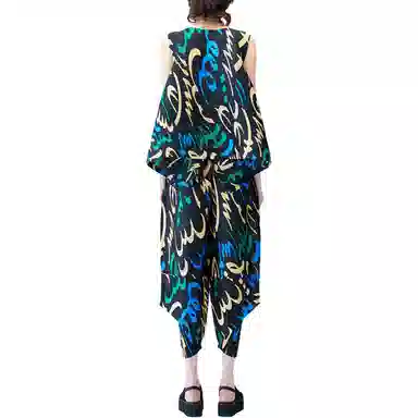 PLEATS PLEASE ISSEY MIYAKE