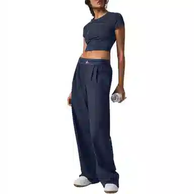 alo yoga SUIT UP TROUSER logo