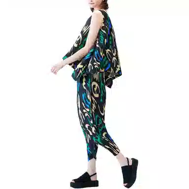 PLEATS PLEASE ISSEY MIYAKE