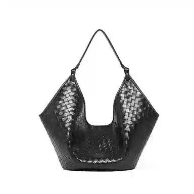 VANDEE Quilted Leather Shoulder Bag