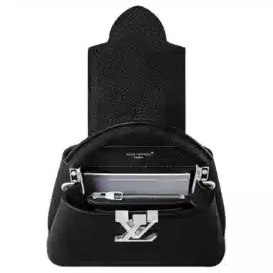 LOUIS VUITTON Capucines BB