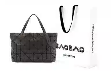 ISSEY MIYAKE Tote