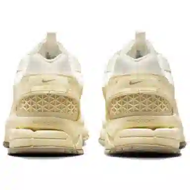 Nike Zoom Vomero Roam Beige