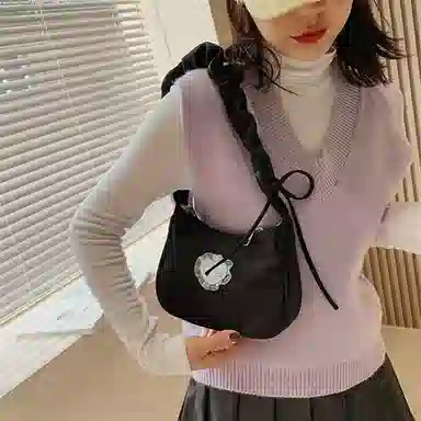 爱心设计感腋下包月亮包褶皱可爱抽绳手提包 帆布 单肩包 常规 女款 白色/黑色