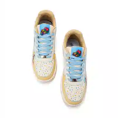 Crayon Shinchan Love Pair Low Sneakers