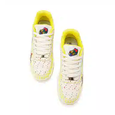 Crayon Shinchan Love Pair Low Sneakers