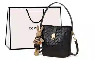 COMELY Bucket Bag Black