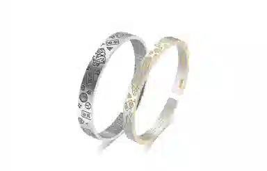 牧言 平安喜乐猫咪 复古气质简约小众设计高级感 立体磨砂吉言爱心福字铃铛幸运草招财猫多元素开口手饰 合金 手镯 男女同款情侣款