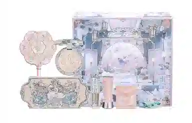 花知晓 白羽蝴蝶云肩礼盒彩妆套装 自然持久