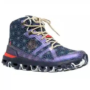 On x LOEWE Cloudrock