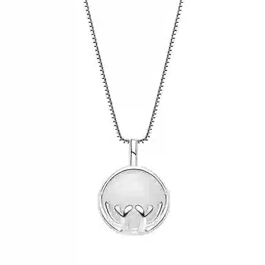 中国珠宝 一鹿有你锁骨链 在有爱陪伴之前 一人行渺渺无期 以鹿为灵感设计 寓意因为一路有你的陪件 玉髓 项链 女款