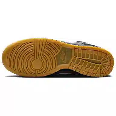 Nike Dunk Low Retro SE "Black Grey Gum"
