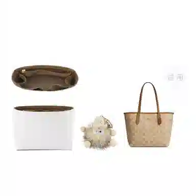 COACH City 23 Logo Tote