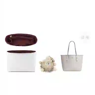 COACH City 23 Logo Tote