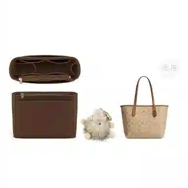 COACH City 23 Logo Tote