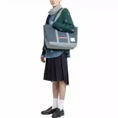 THOM BROWNE V