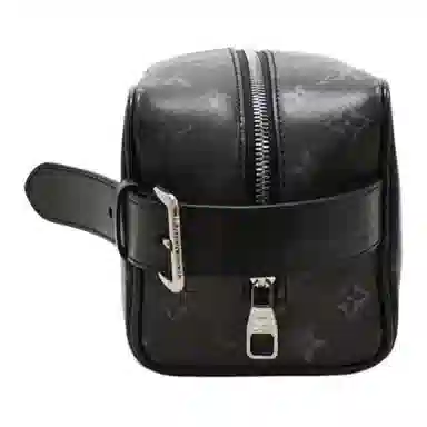 LOUIS VUITTON Dopp Kit