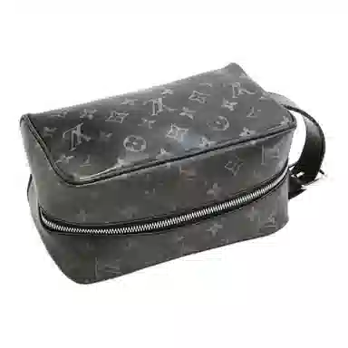 LOUIS VUITTON Dopp Kit