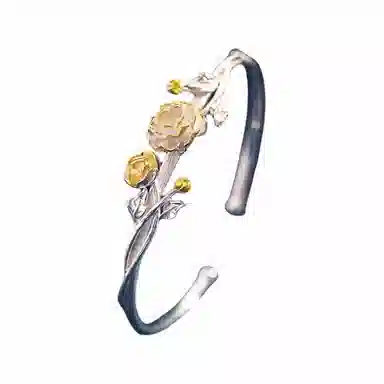 925