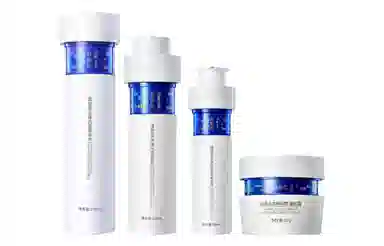 温碧泉 泉弹闪皙蕴能护肤套装 紧致保湿