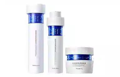 温碧泉 泉弹闪皙蕴能护肤套装 紧致保湿