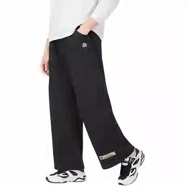 Skechers x Romantic Crown Logo