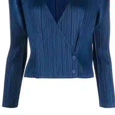 PLEATS PLEASE ISSEY MIYAKE