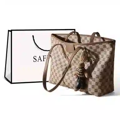 safiya PVC Tote
