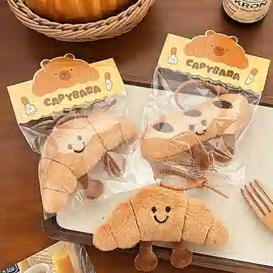 零界 创意牛角包 趣味挂饰钥匙扣 行李箱 创意卡通玩偶 毛绒 挂件 男女同款情侣款