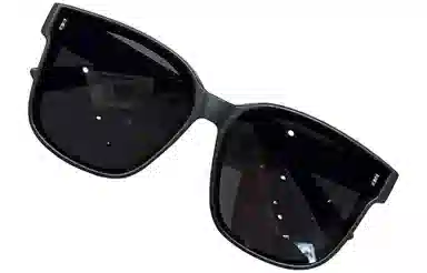Cranta Komeia ins TR90