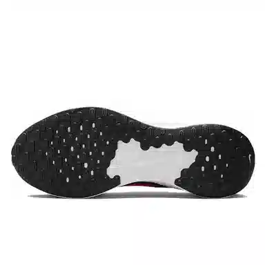 Nike REVOLUTION 7