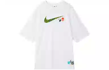 Nike Sportswear Swoosh T