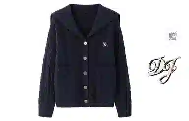 东鲸岁时记 港风复古绞花宽松单排扣开衫字母长袖针织衫 女款 藏青色