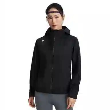 DESCENTE WOMENS TRAINING SS25 Logo
