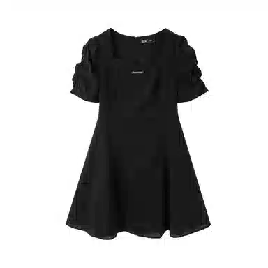 森马 设计感绣花方领短袖连衣裙