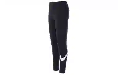 Nike Sportswear Essential Swoosh Logo